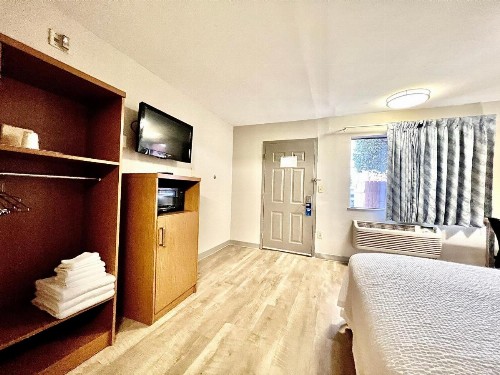 Days Inn & Suites by Wyndham Arlington Near Six Flags - image 15