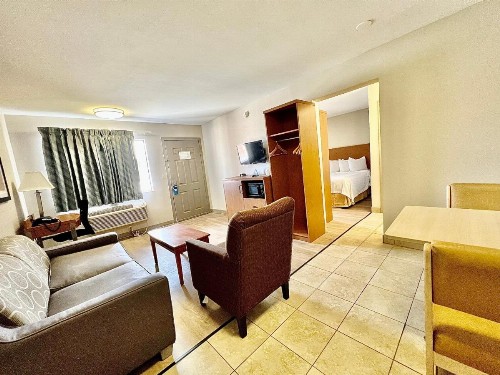 Days Inn & Suites by Wyndham Arlington Near Six Flags - image 16