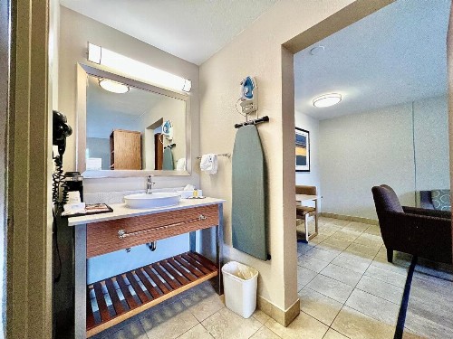 Days Inn & Suites by Wyndham Arlington Near Six Flags - image 20