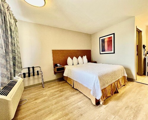 Days Inn & Suites by Wyndham Arlington Near Six Flags - image 25