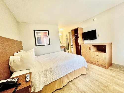 Days Inn & Suites by Wyndham Arlington Near Six Flags - image 4