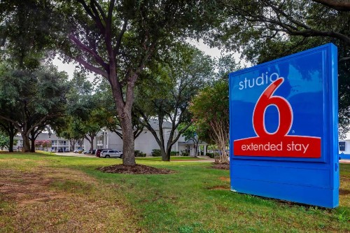 Studio 6-Arlington TX - South - Dallas