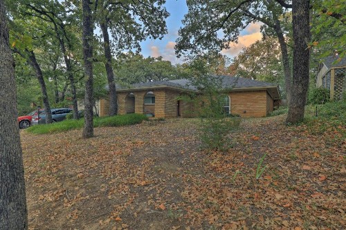 Spacious Home with Deck about 2 Mi to Lake Arlington! - image 10