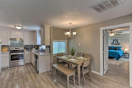 Modern Family Home with Yard Less Than 1Mi to Cowboys Stadium - image 6