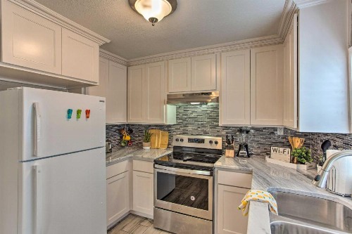 Modern Family Home with Yard Less Than 1Mi to Cowboys Stadium - image 8