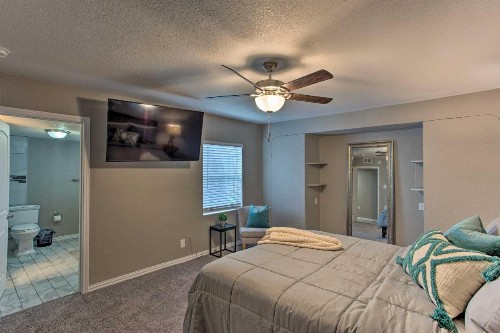 Modern Family Home with Yard Less Than 1Mi to Cowboys Stadium - image 9