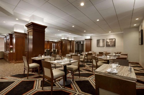 Hilton Arlington - image 11