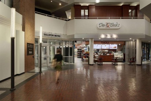 Hilton Arlington - image 2
