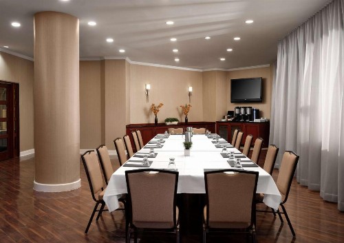 Hilton Arlington - image 25