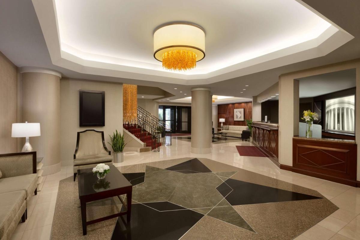 Hilton Arlington - image 6