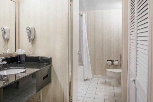 Comfort Inn Pentagon City - image 17