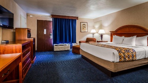 Hotel Pentagon - image 41