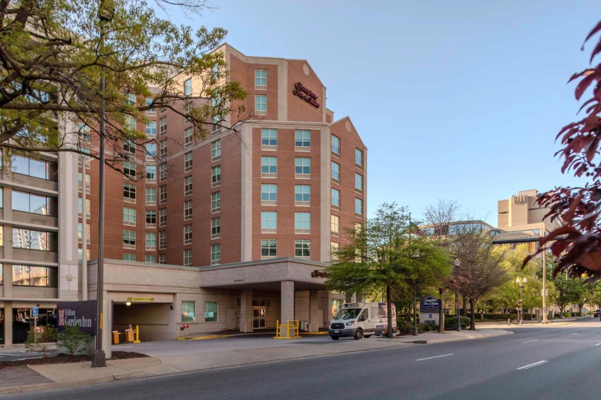 Hampton Inn & Suites Reagan National Airport - Crystal City - main image