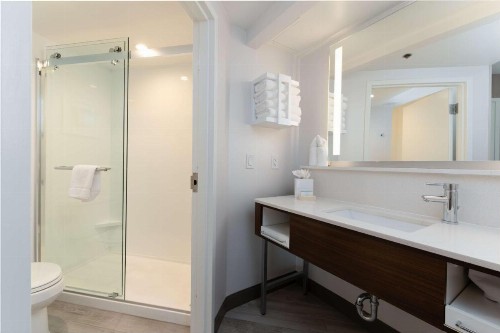 Hampton Inn & Suites Reagan National Airport - Crystal City - image 13