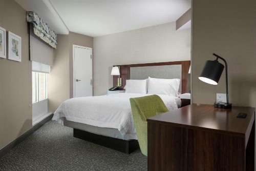 Hampton Inn & Suites Reagan National Airport - Crystal City - image 3
