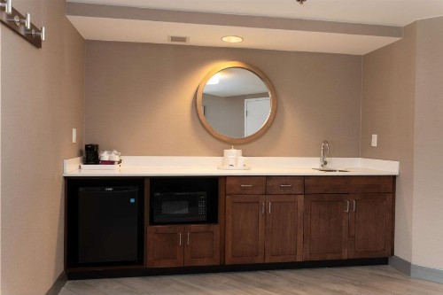 Hampton Inn & Suites Reagan National Airport - Crystal City - image 34