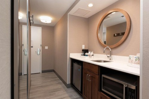 Hampton Inn & Suites Reagan National Airport - Crystal City - image 44