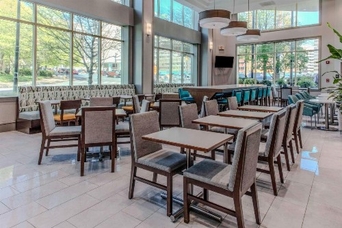 Hampton Inn & Suites Reagan National Airport - Crystal City - image 6