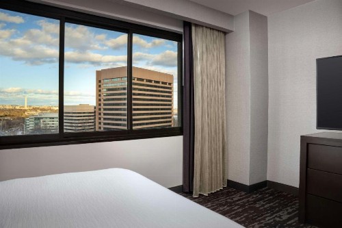 Embassy Suites Crystal City - National Airport - image 25