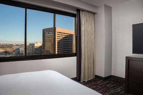 Embassy Suites Crystal City - National Airport - image 30
