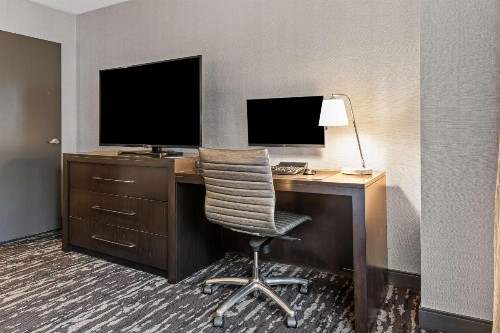 Embassy Suites Crystal City - National Airport - image 34