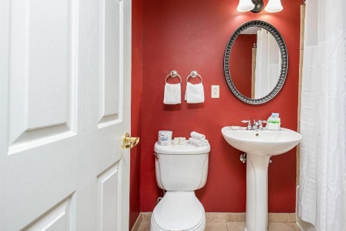 Clarion Collection Hotel Arlington Court Suites - image 10