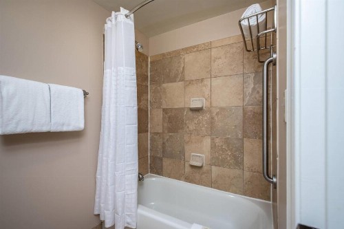 Clarion Collection Hotel Arlington Court Suites - image 11