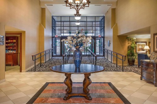 Clarion Collection Hotel Arlington Court Suites - image 2