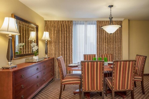 Clarion Collection Hotel Arlington Court Suites - image 22