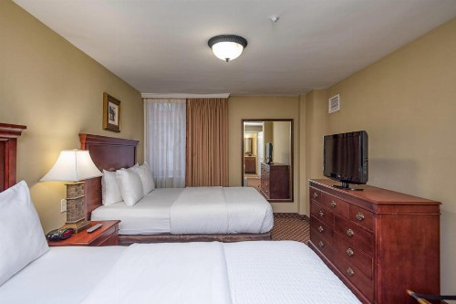 Clarion Collection Hotel Arlington Court Suites - image 23