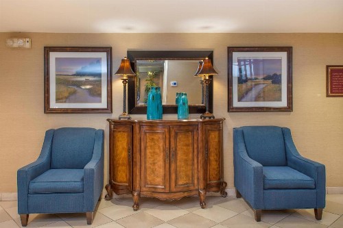 Clarion Collection Hotel Arlington Court Suites - image 3