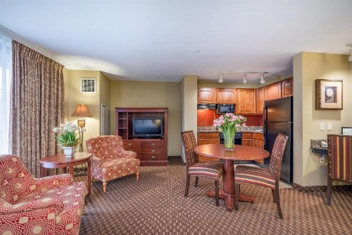 Clarion Collection Hotel Arlington Court Suites - image 30