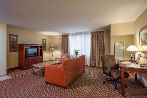 Clarion Collection Hotel Arlington Court Suites - image 35