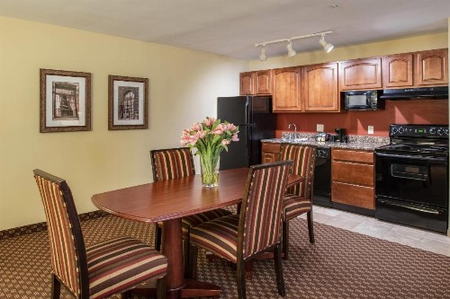 Clarion Collection Hotel Arlington Court Suites - image 37