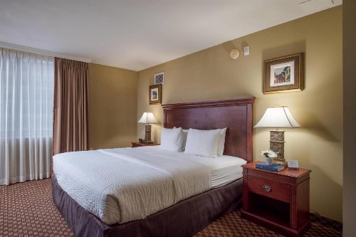 Clarion Collection Hotel Arlington Court Suites - image 41