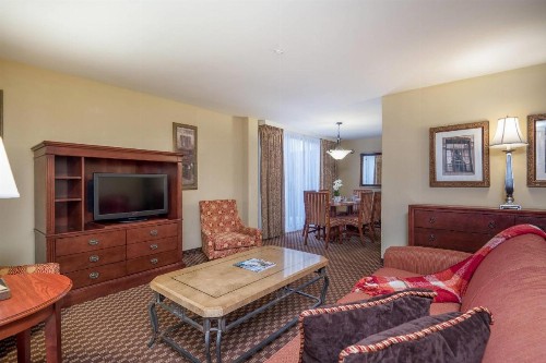 Clarion Collection Hotel Arlington Court Suites - image 45