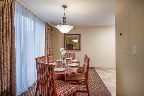 Clarion Collection Hotel Arlington Court Suites - image 8