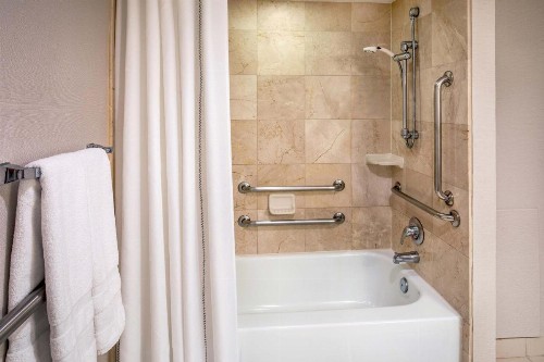 Sheraton Pentagon City - image 14