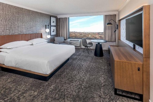 Sheraton Pentagon City - image 38