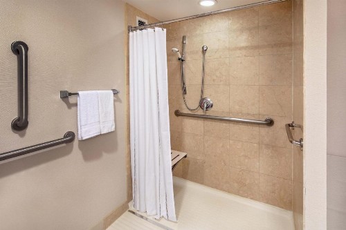 Sheraton Pentagon City - image 5