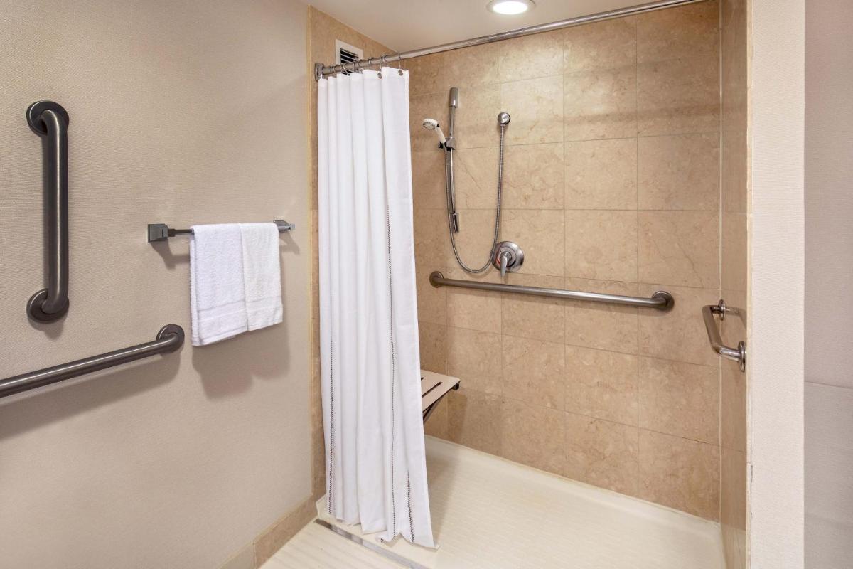 Sheraton Pentagon City - image 5