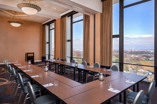 Sheraton Pentagon City - image 9