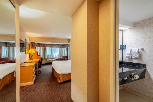 Red Lion Hotel Rosslyn Iwo Jima - image 9