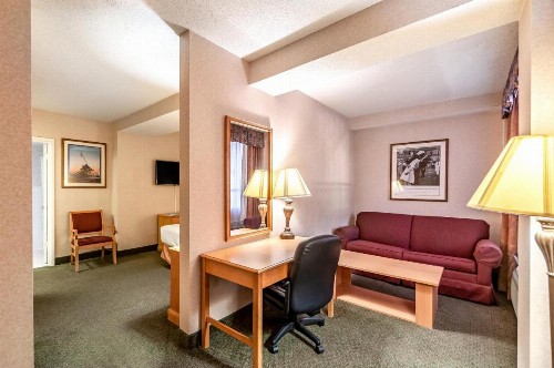 Red Lion Hotel Rosslyn Iwo Jima - image 6