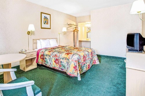 Days Inn by Wyndham Arlington/Washington DC - image 5