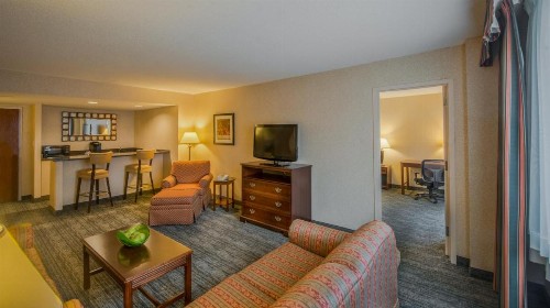 Holiday Inn Arlington at Ballston an IHG Hotel - image 6