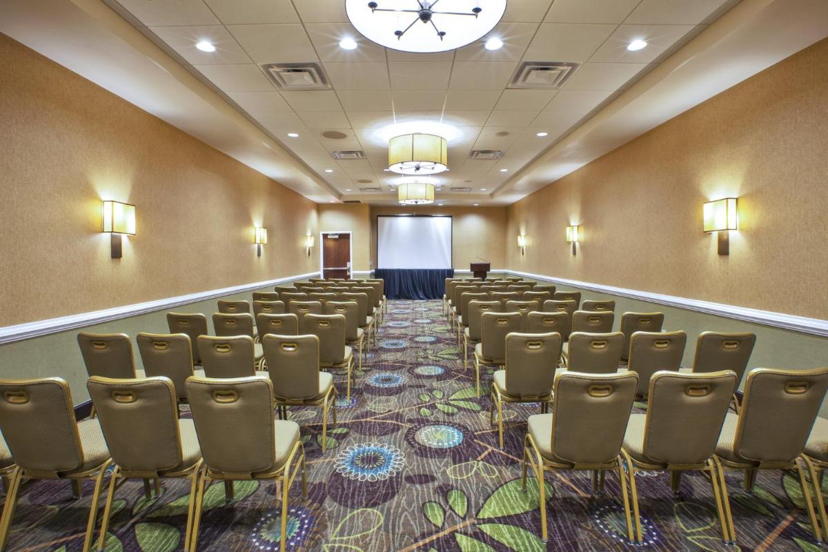 Holiday Inn National Airport/Crystal City an IHG Hotel - image 2