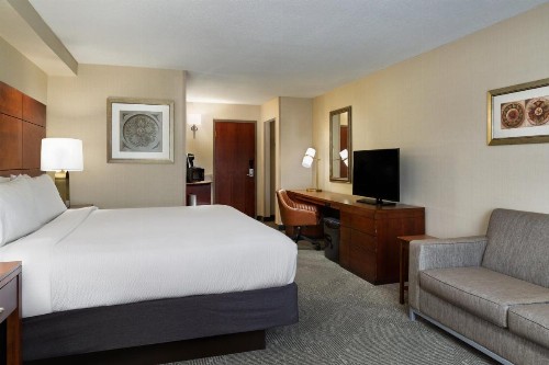 Holiday Inn National Airport/Crystal City an IHG Hotel - image 3