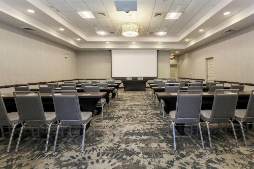 Hilton Garden Inn Shirlington - image 2