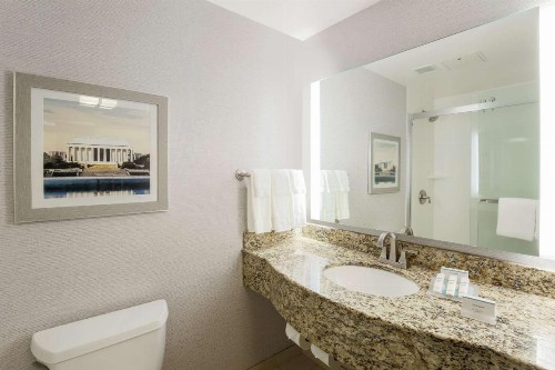 Hilton Garden Inn Shirlington - image 7
